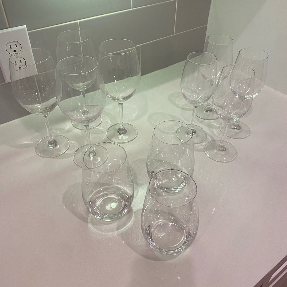 Williams Sonoma Wine Glass Set